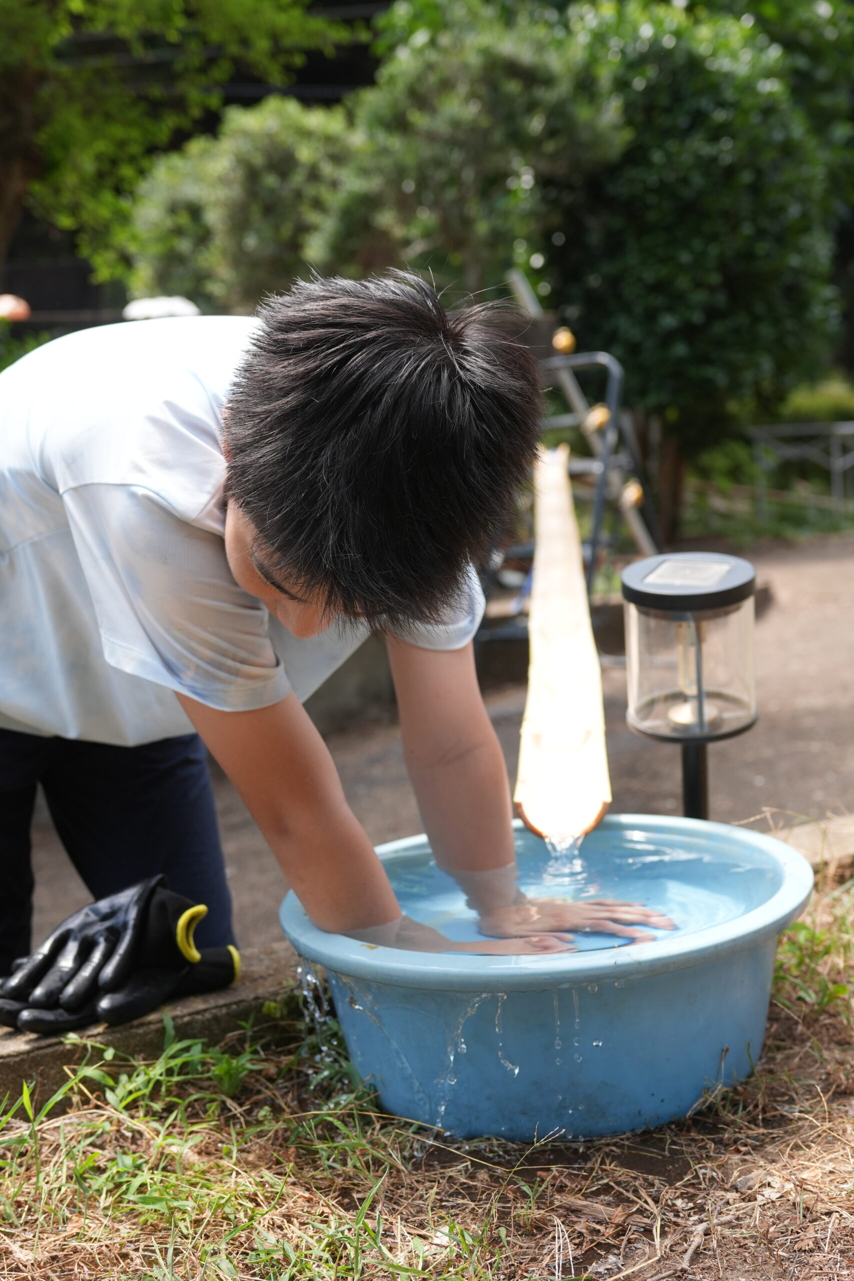 作業する子どもたち